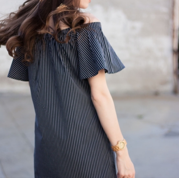 Banana Republic Off Shoulder Flutter Sleeve Mini Dress with Pockets size Small - Picture 4 of 8